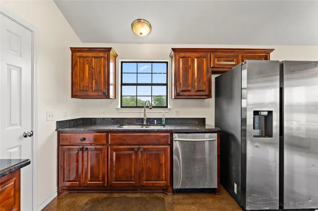 1325 County Road 269 Oglesby TX 76561