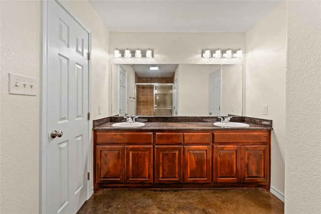 1325 County Road 269 Oglesby TX 76561