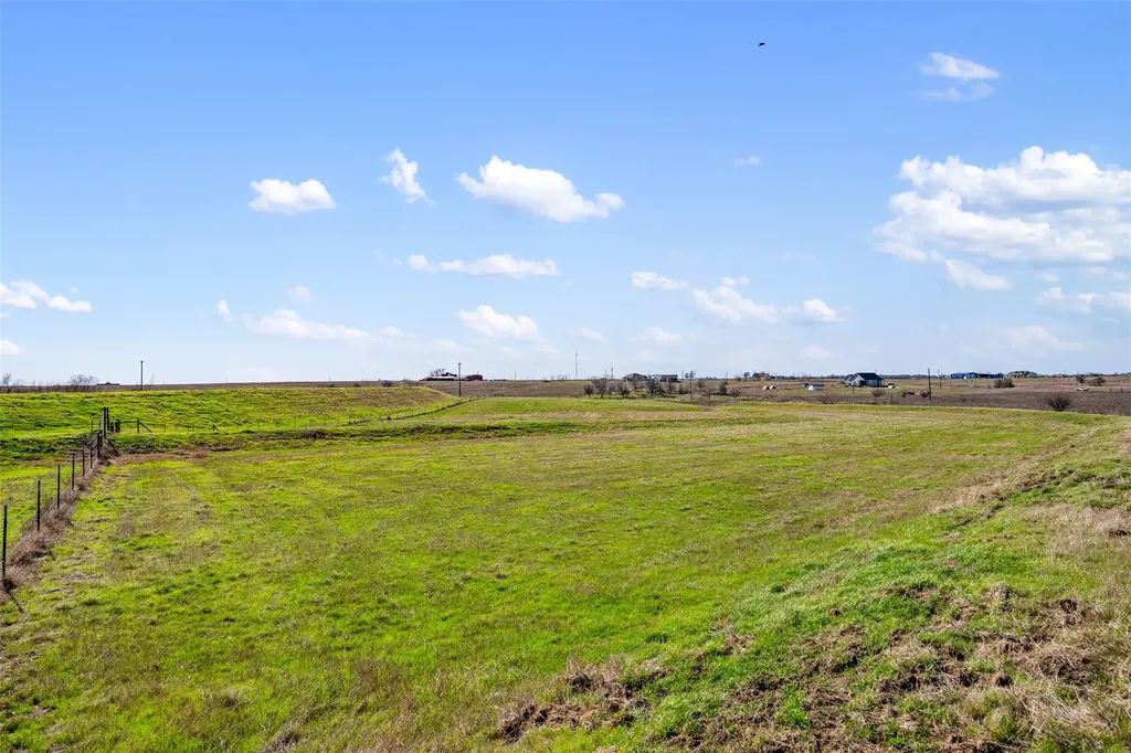 700 County Road 466 Elgin TX 78621