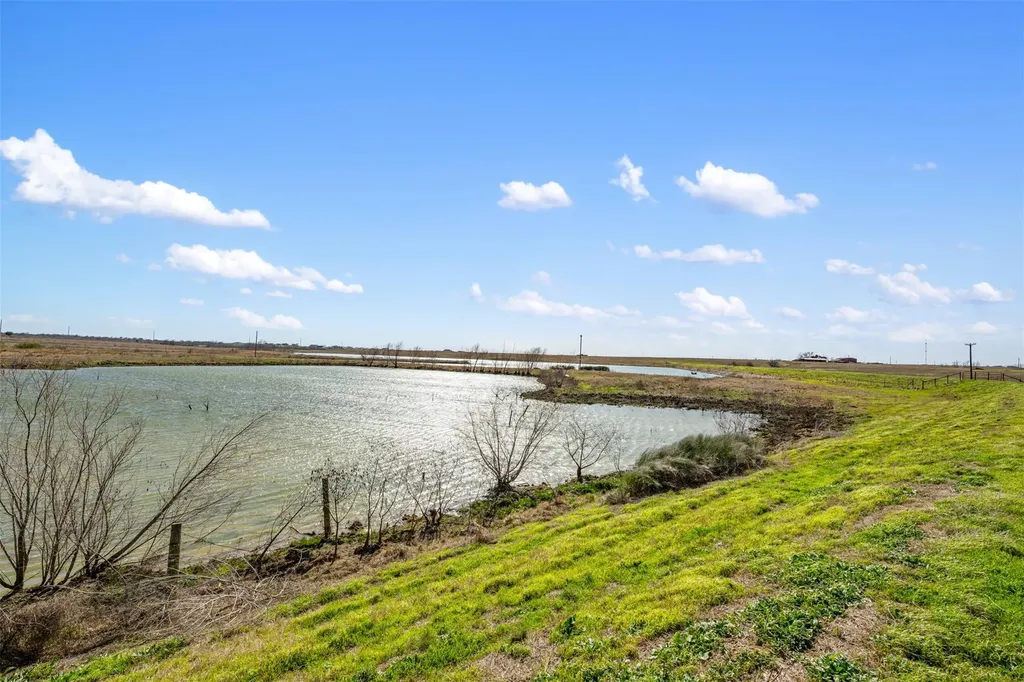 700 County Road 466 Elgin TX 78621