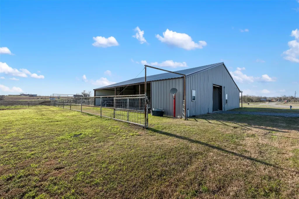 700 County Road 466 Elgin TX 78621