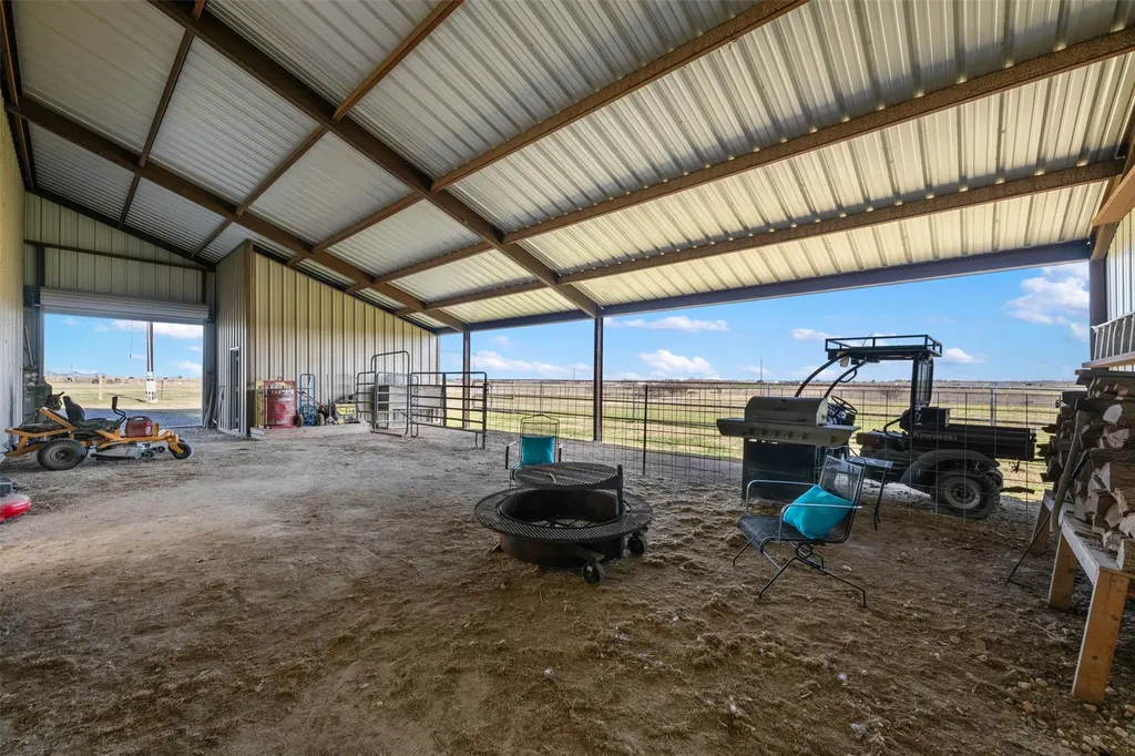 700 County Road 466 Elgin TX 78621