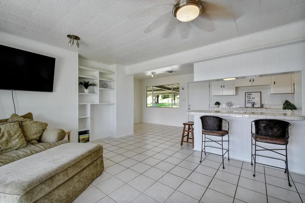 284 Lake Forest Canyon Lake TX 78133