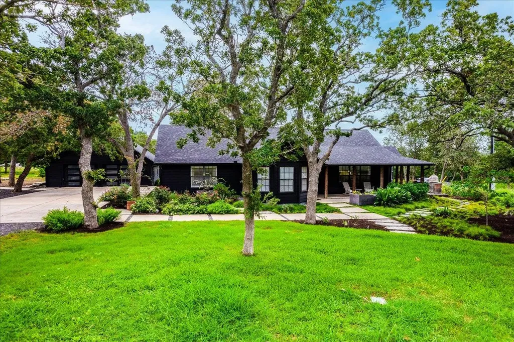 160 Shady Oaks Drive Dale TX 78616
