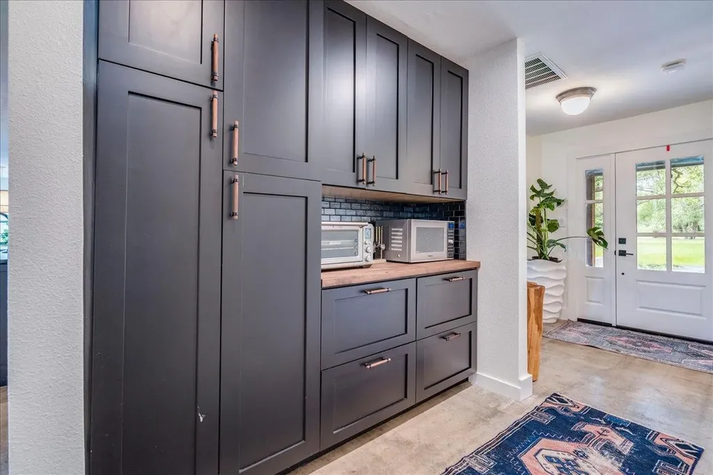 160 Shady Oaks Drive Dale TX 78616