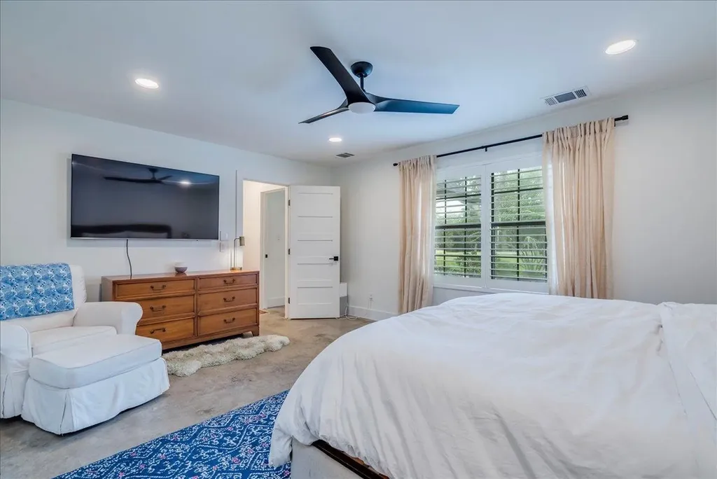 160 Shady Oaks Drive Dale TX 78616