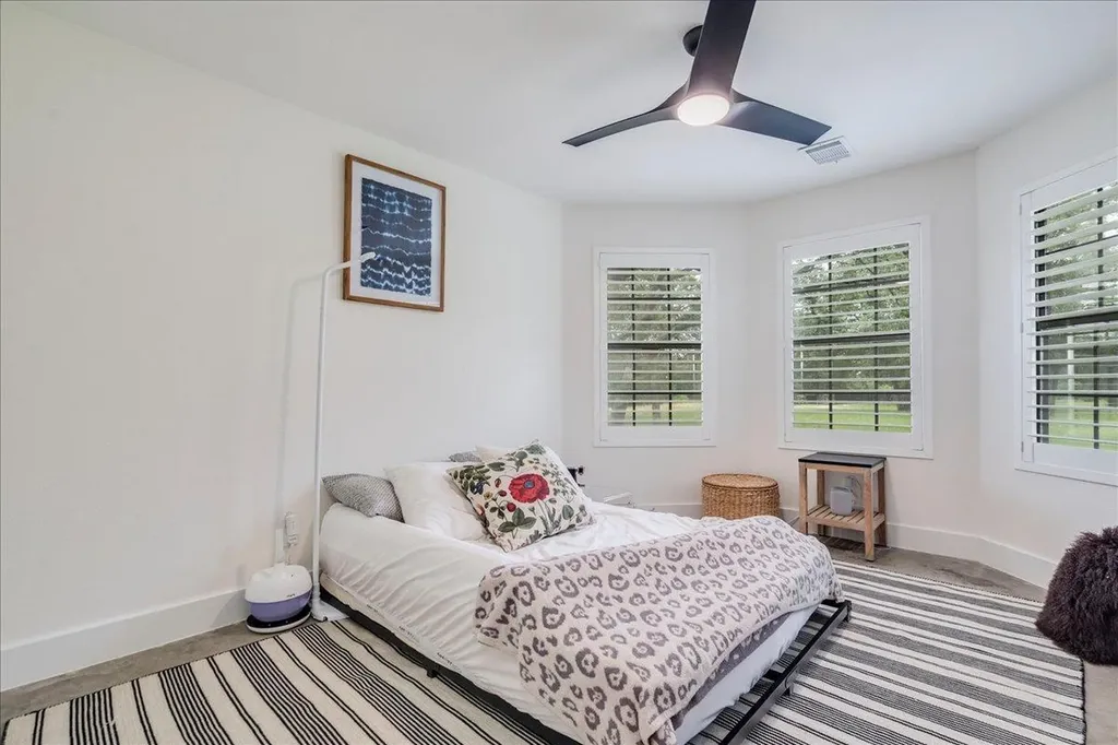 160 Shady Oaks Drive Dale TX 78616
