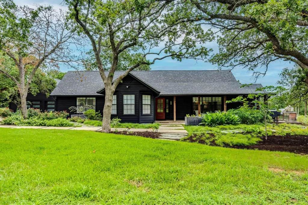160 Shady Oaks Drive Dale TX 78616
