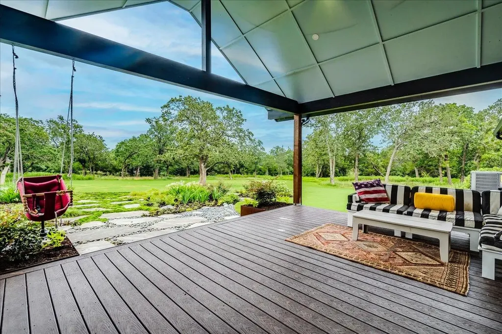 160 Shady Oaks Drive Dale TX 78616
