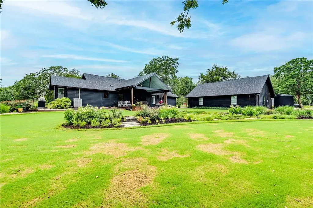 160 Shady Oaks Drive Dale TX 78616
