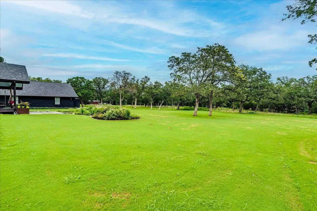 160 Shady Oaks Drive Dale TX 78616