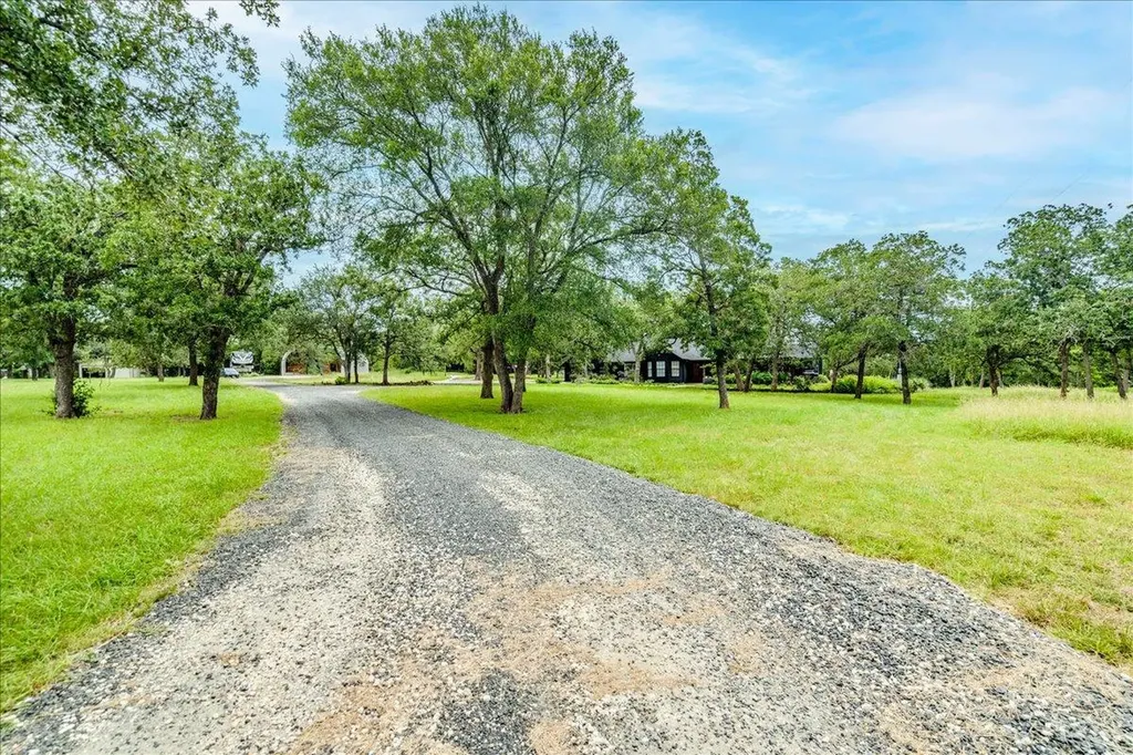 160 Shady Oaks Drive Dale TX 78616