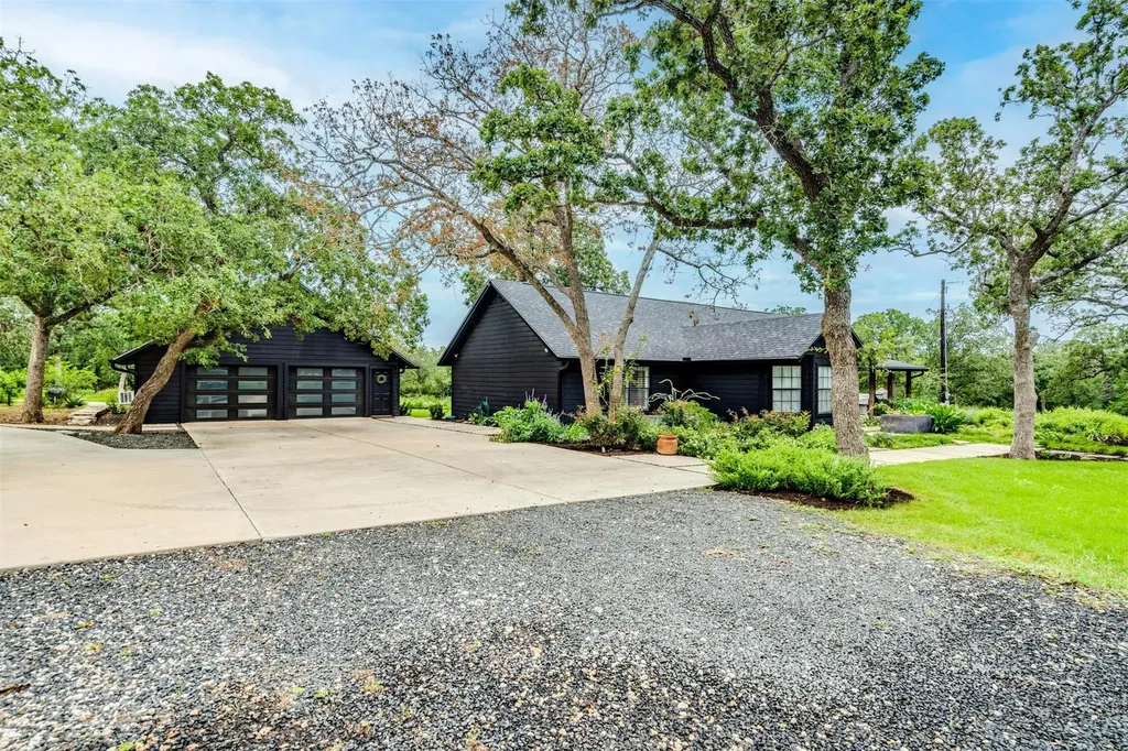 160 Shady Oaks Drive Dale TX 78616