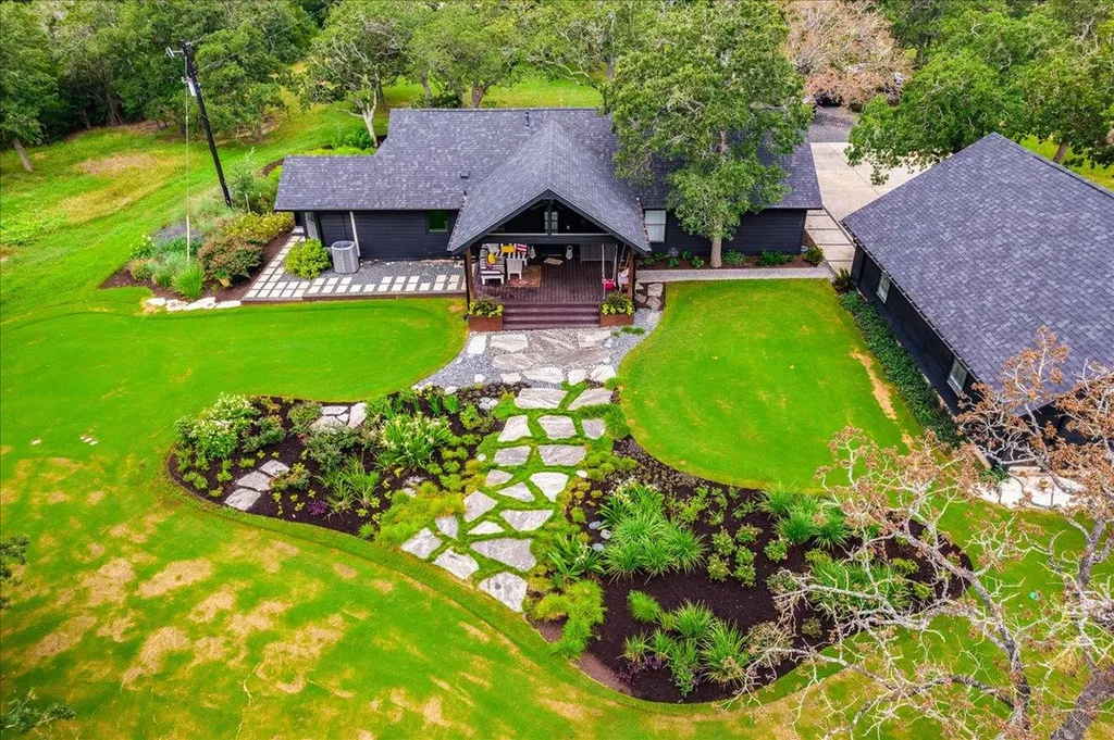 160 Shady Oaks Drive Dale TX 78616