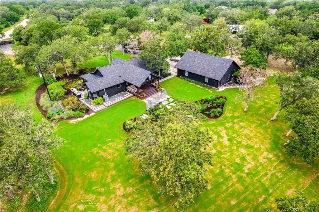 160 Shady Oaks Drive Dale TX 78616
