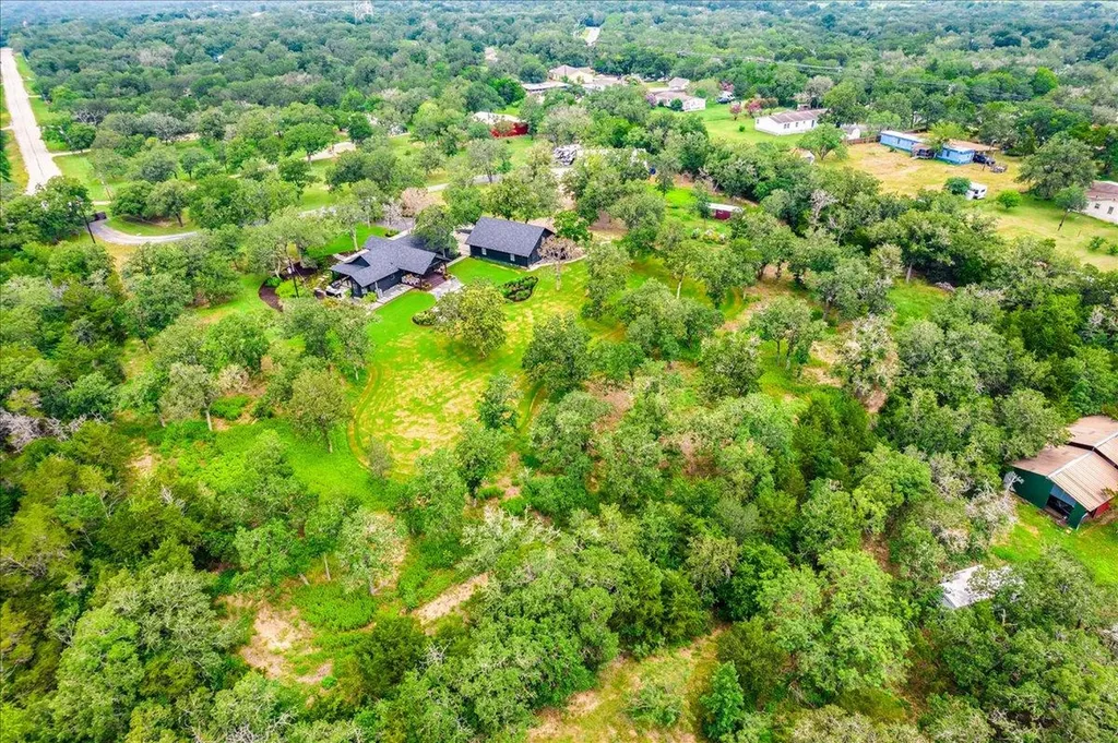 160 Shady Oaks Drive Dale TX 78616