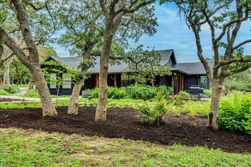 160 Shady Oaks Drive Dale TX 78616