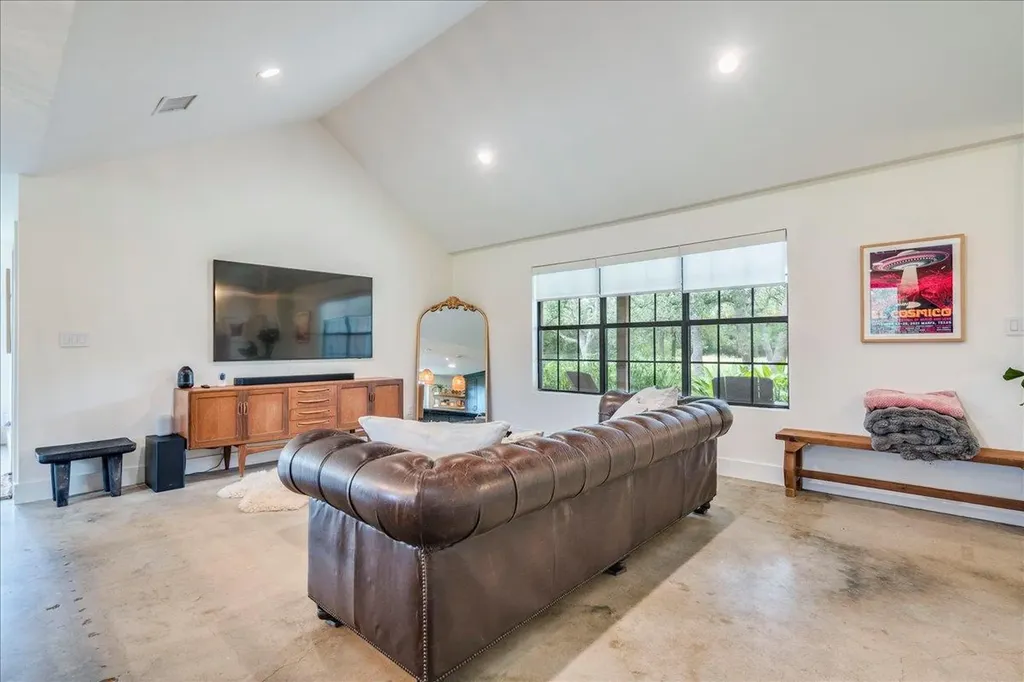 160 Shady Oaks Drive Dale TX 78616