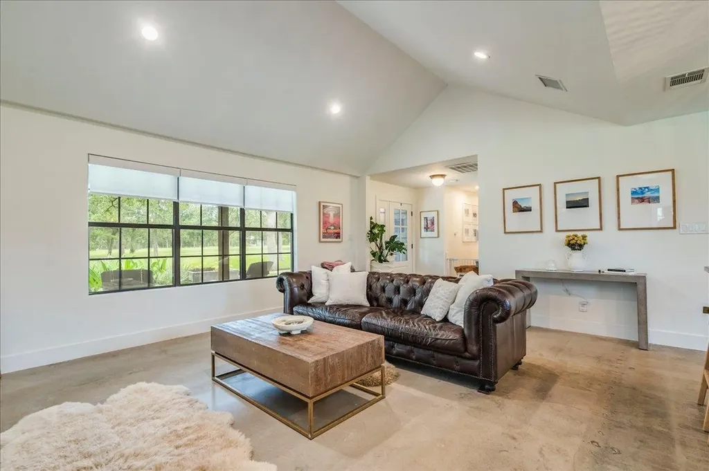 160 Shady Oaks Drive Dale TX 78616