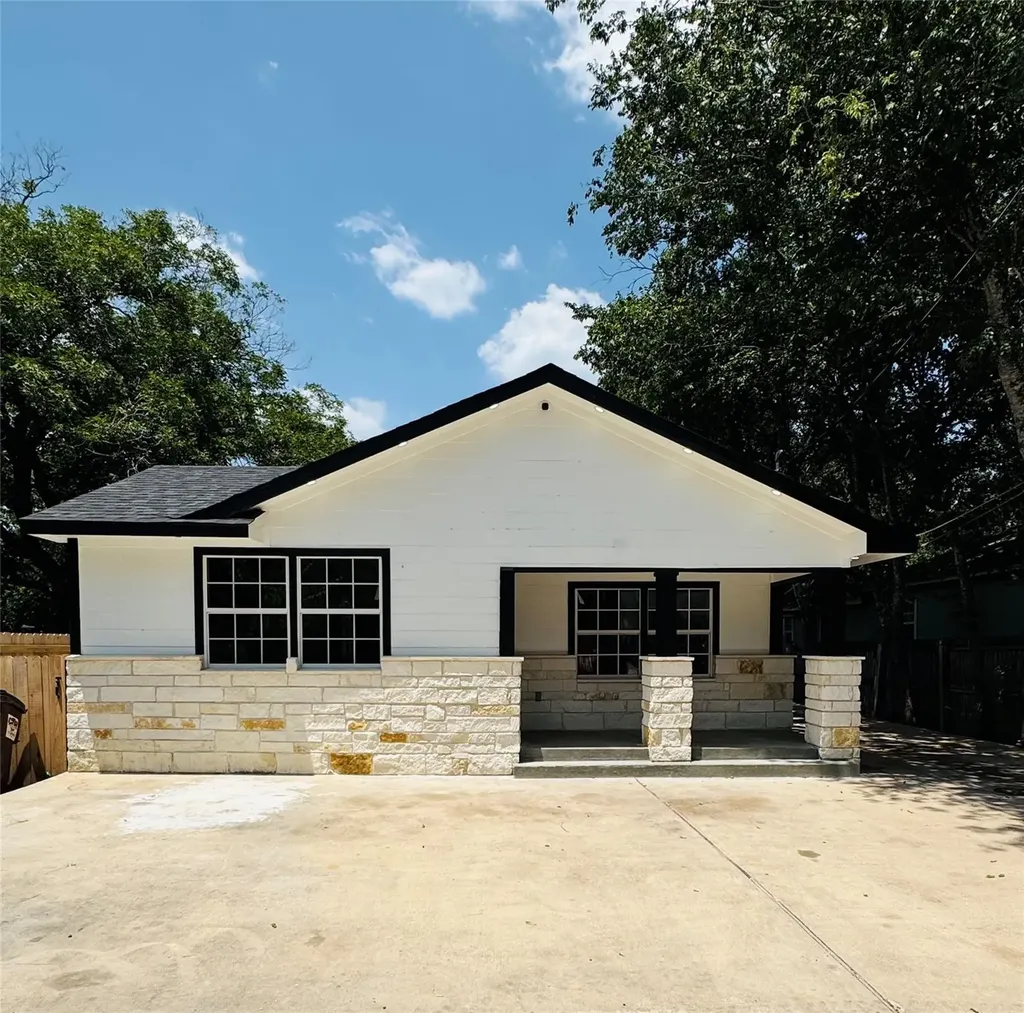 617 Persimmon Street Lockhart TX 78644