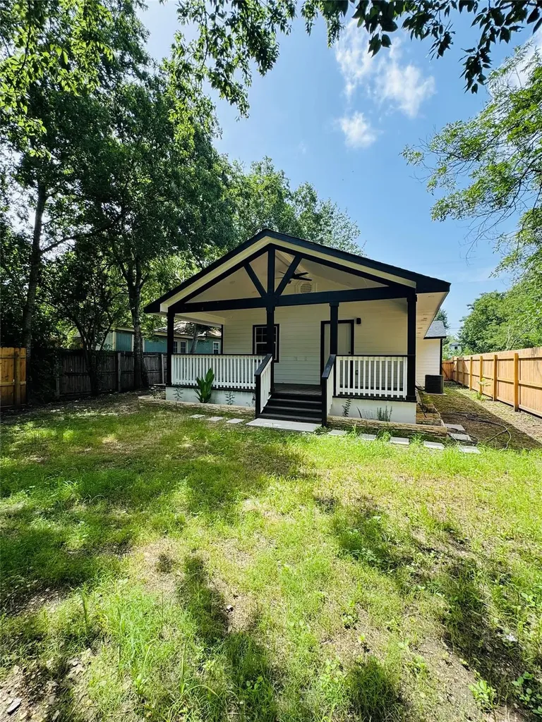 617 Persimmon Street Lockhart TX 78644