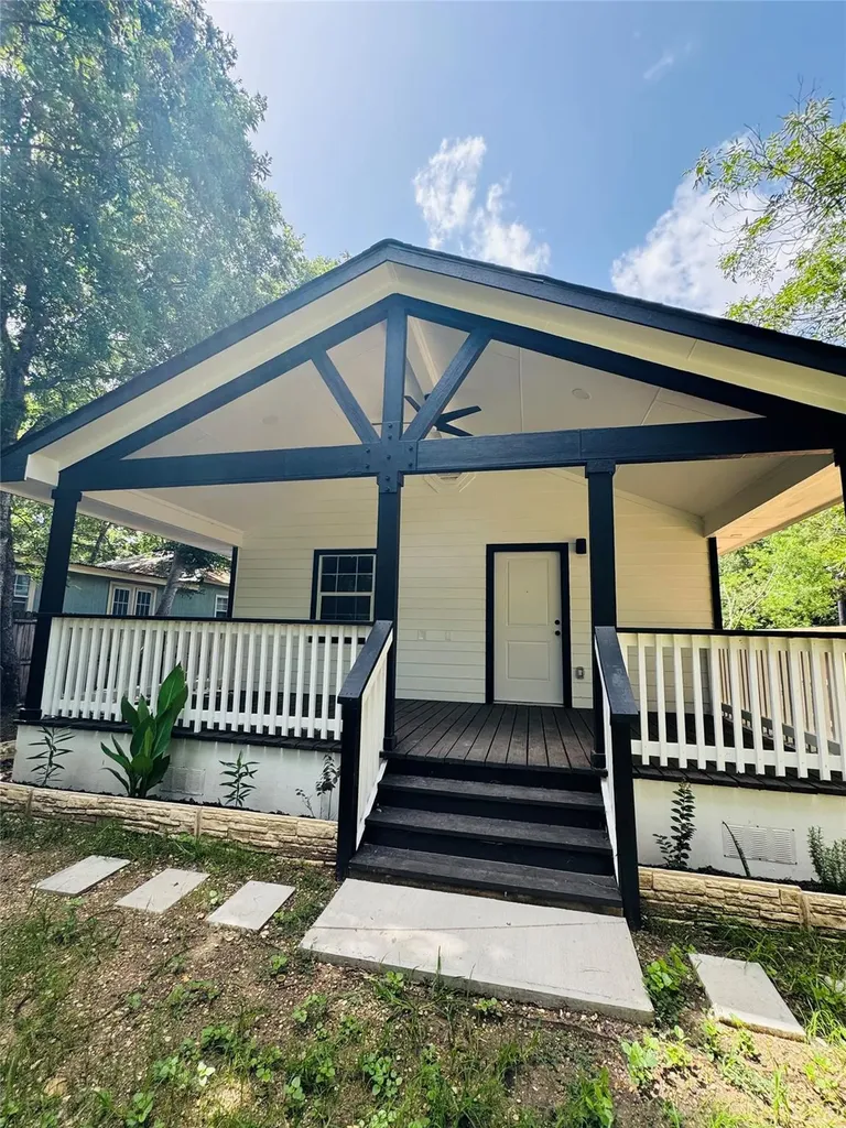 617 Persimmon Street Lockhart TX 78644
