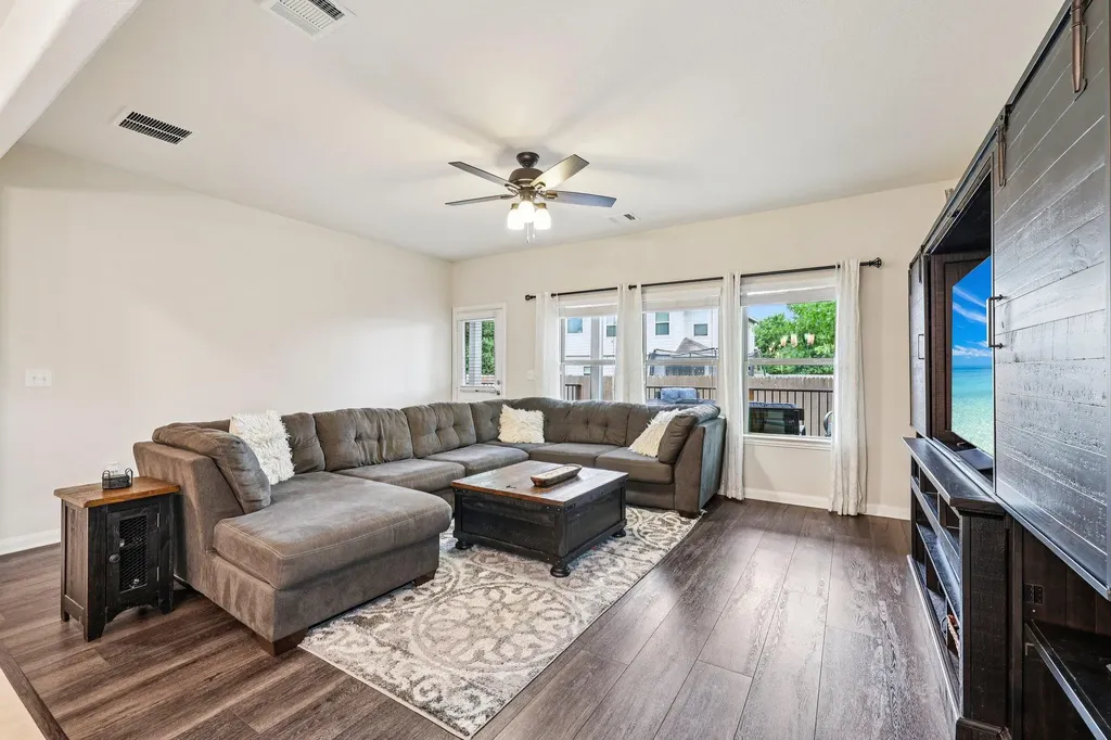 10033 Gertrudis Loop Austin TX 78747