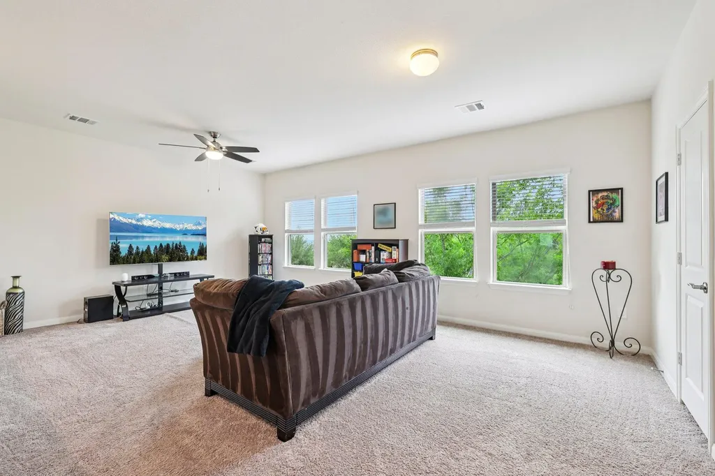 10033 Gertrudis Loop Austin TX 78747