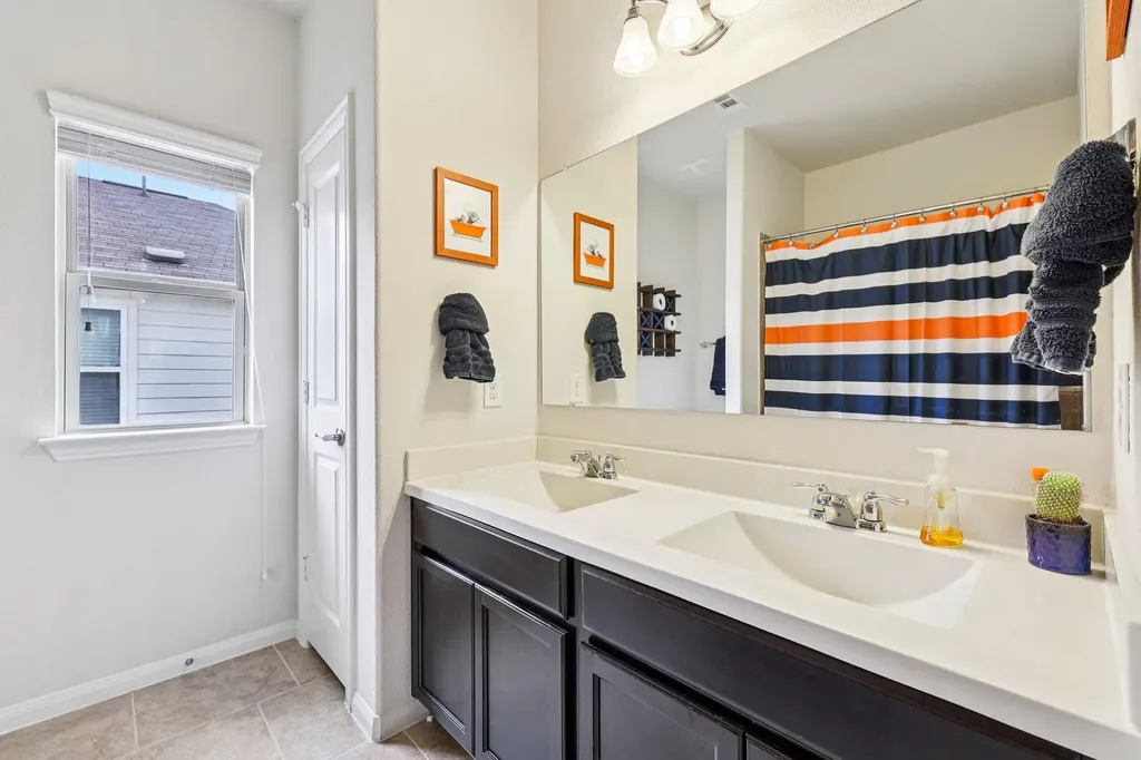 10033 Gertrudis Loop Austin TX 78747