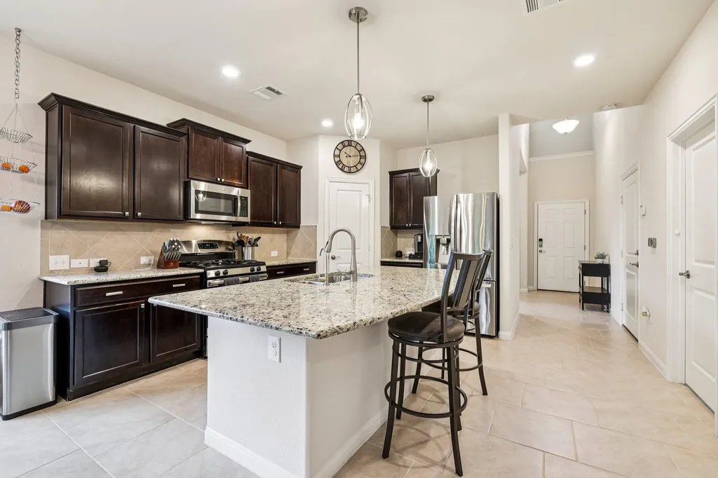 10033 Gertrudis Loop Austin TX 78747