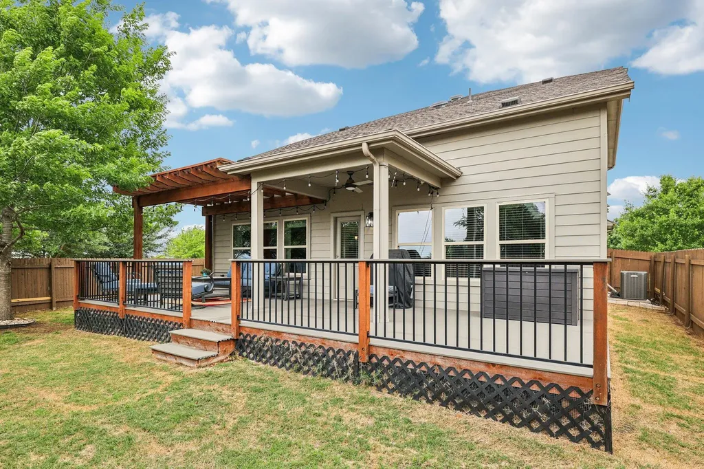 10033 Gertrudis Loop Austin TX 78747