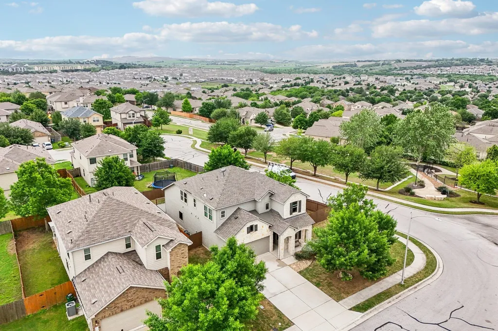 10033 Gertrudis Loop Austin TX 78747