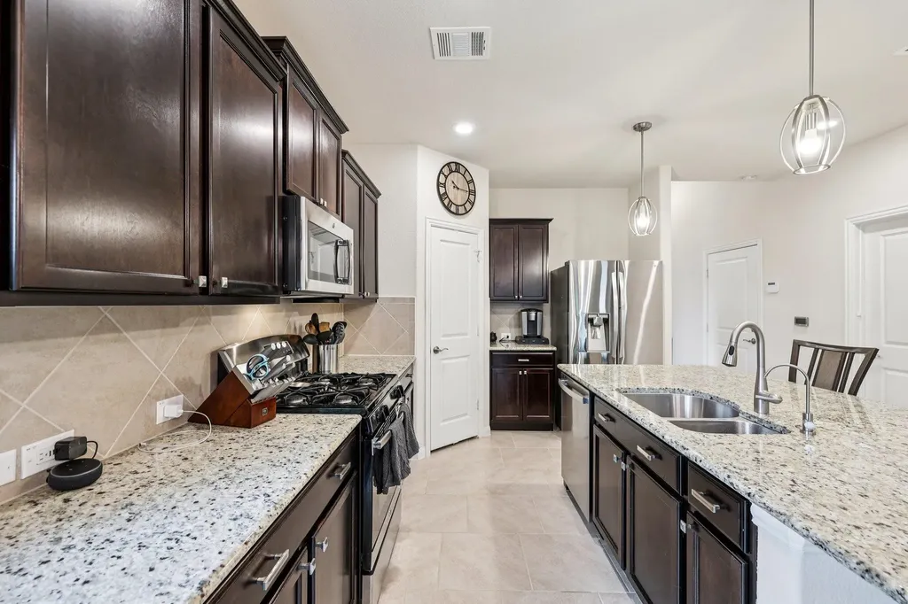 10033 Gertrudis Loop Austin TX 78747