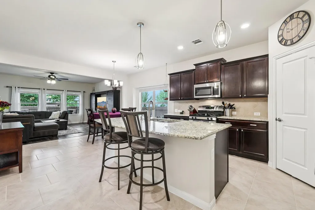 10033 Gertrudis Loop Austin TX 78747