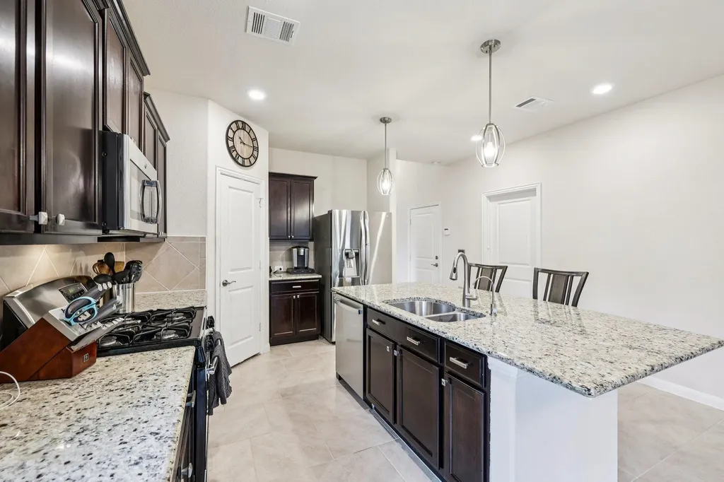 10033 Gertrudis Loop Austin TX 78747