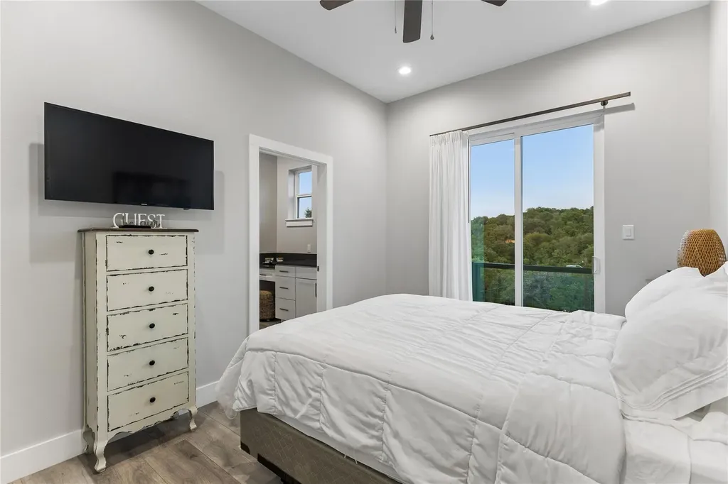 16323 Lake Loop Austin TX 78734