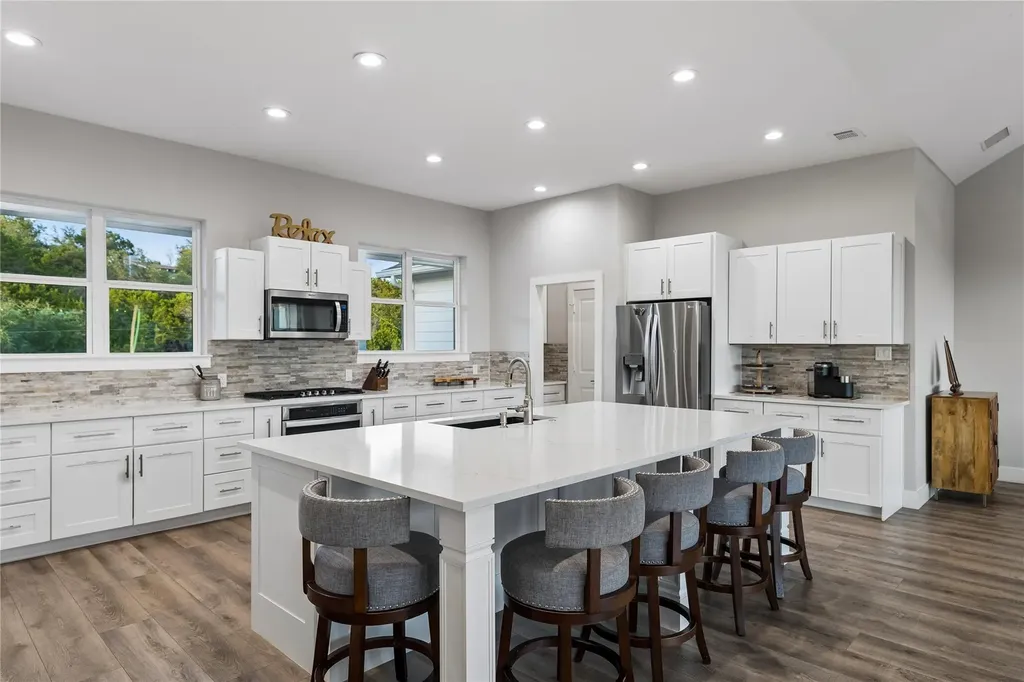 16323 Lake Loop Austin TX 78734