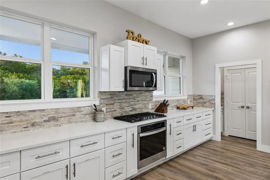 16323 Lake Loop Austin TX 78734