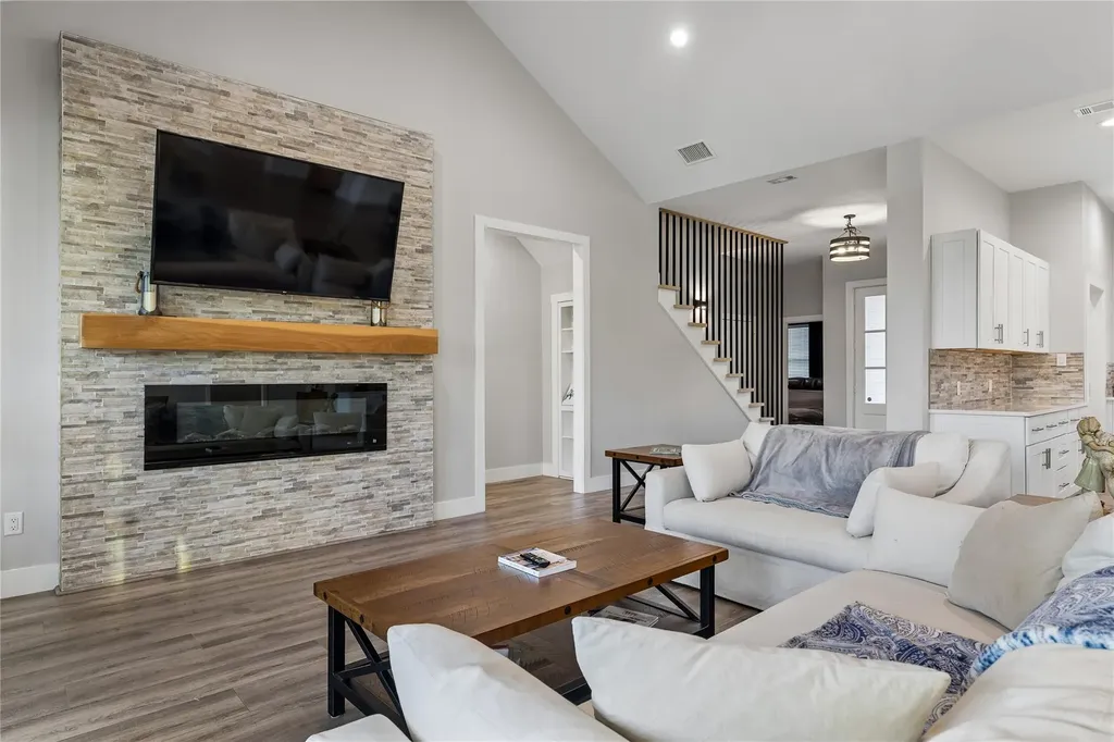 16323 Lake Loop Austin TX 78734