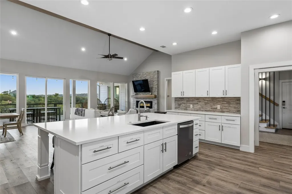 16323 Lake Loop Austin TX 78734