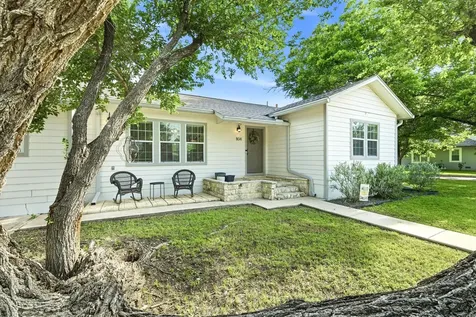 1104 W 7th Street Taylor TX 76574