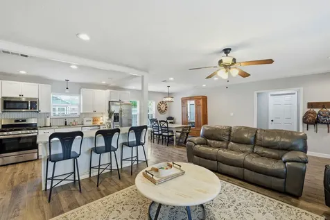 1104 W 7th Street Taylor TX 76574