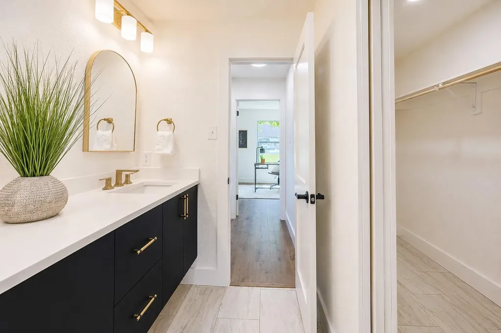 9911 Woodshire Drive Austin TX 78748