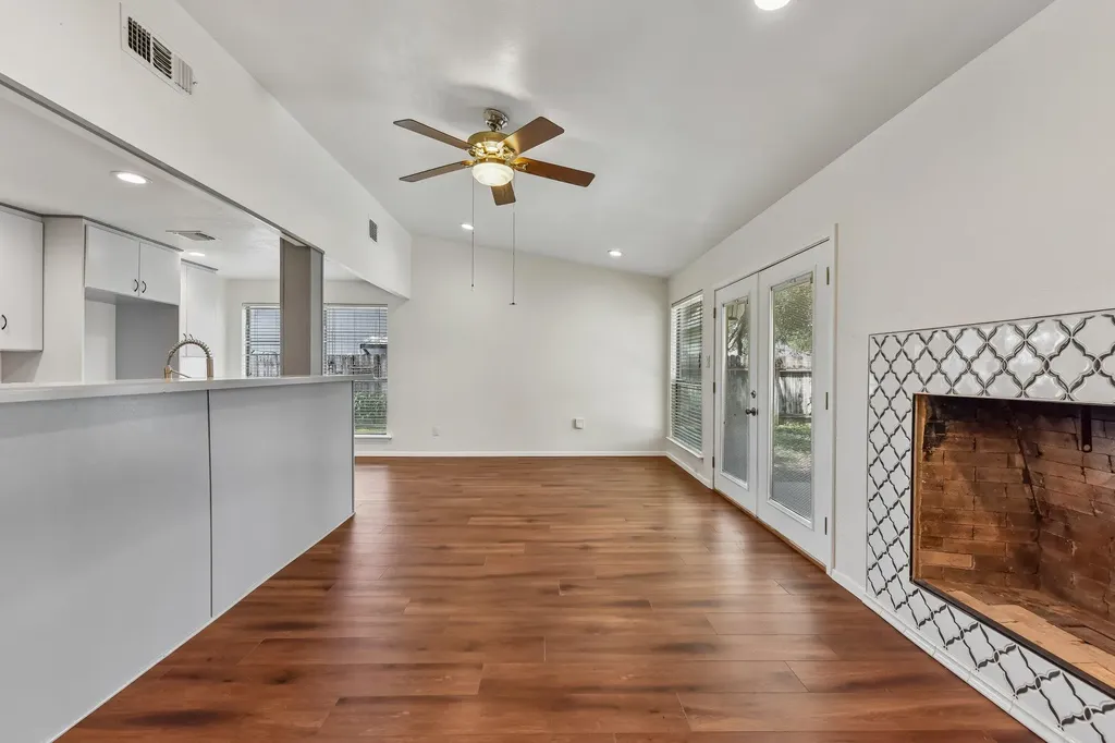 1204 Glen Cove Round Rock TX 78681