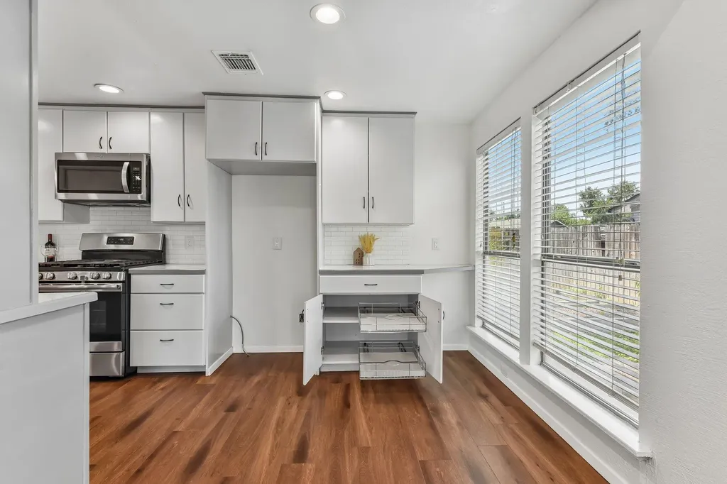 1204 Glen Cove Round Rock TX 78681