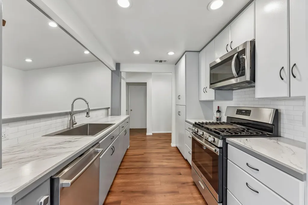 1204 Glen Cove Round Rock TX 78681
