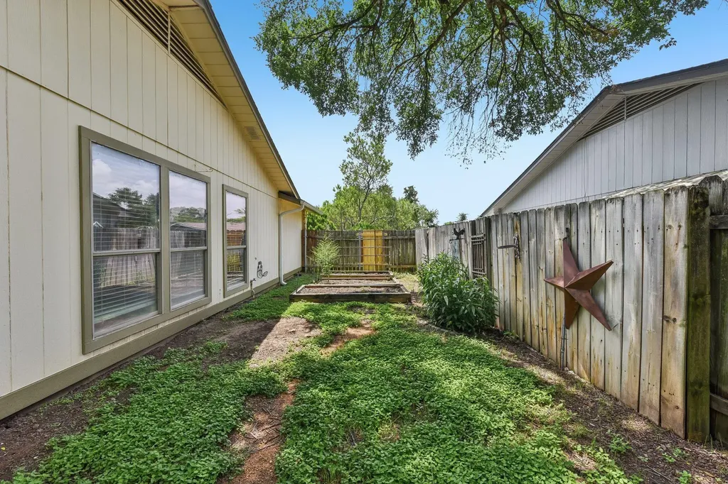 1204 Glen Cove Round Rock TX 78681