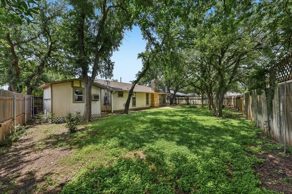 1204 Glen Cove Round Rock TX 78681