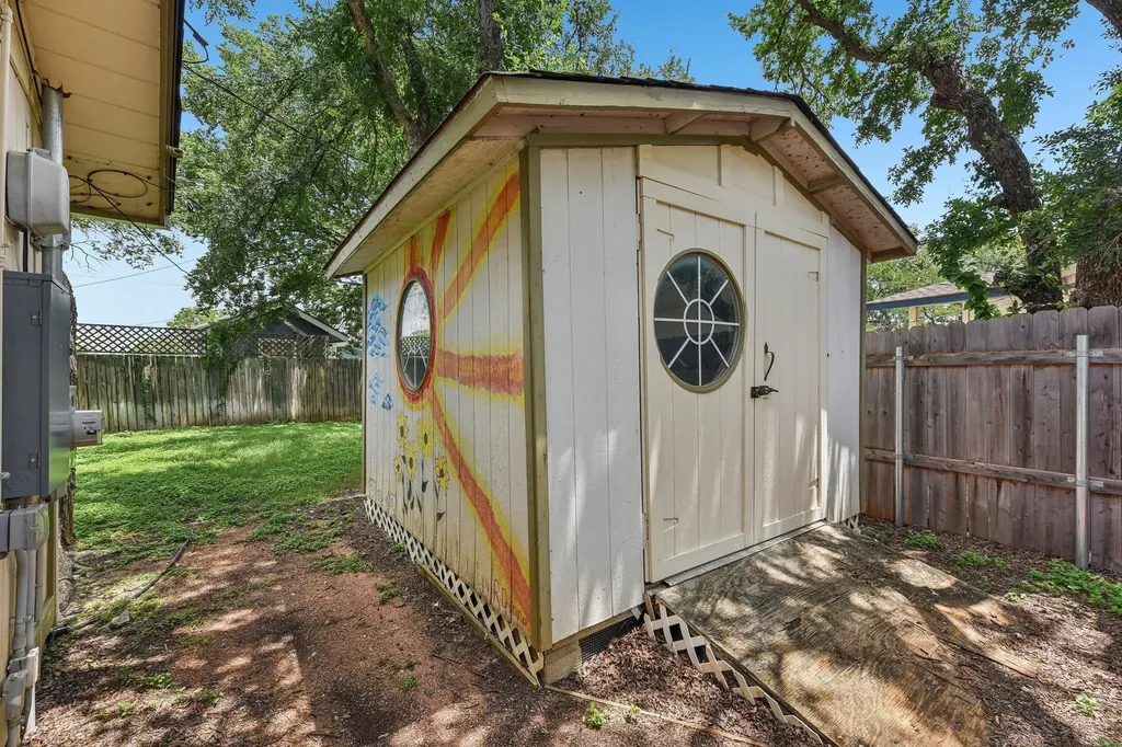 1204 Glen Cove Round Rock TX 78681