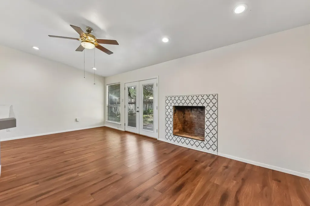 1204 Glen Cove Round Rock TX 78681